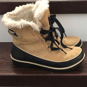 🥾 Sorel Beige Swede Boots WB29